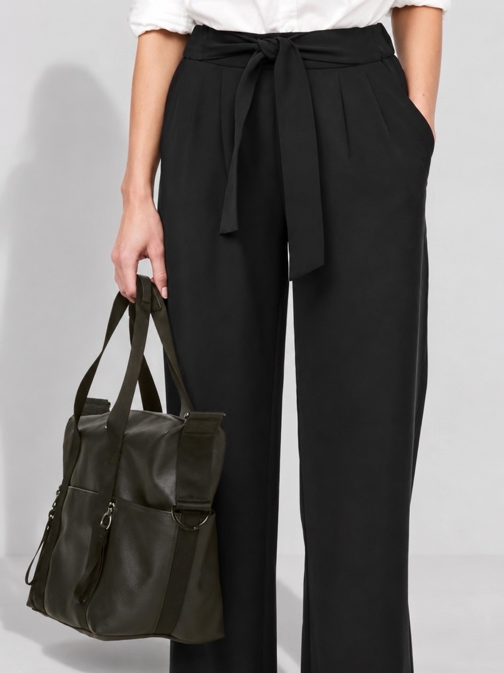 Lululemon NOIR High Rise Wide Leg Black Tie-Front Pants Size 2